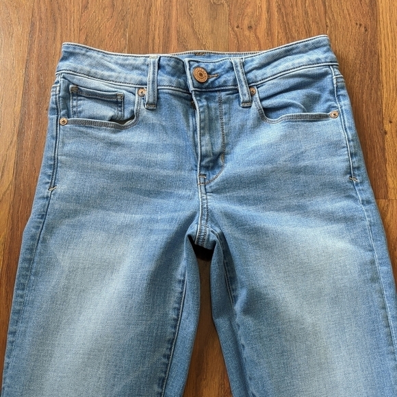 AEO Super Stretch Lightwash Skinny Jeans - Sz 4 Short - Picture 4 of 6